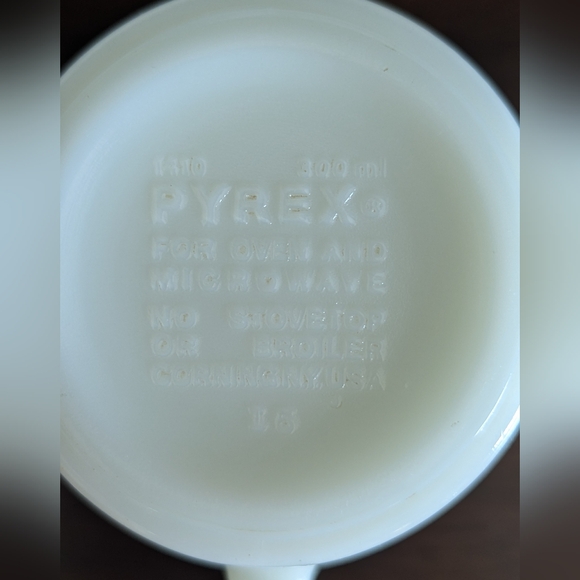 Vintage Pyrex Woodland Brown Floral Milk Glass Mug - Picture 3 of 6